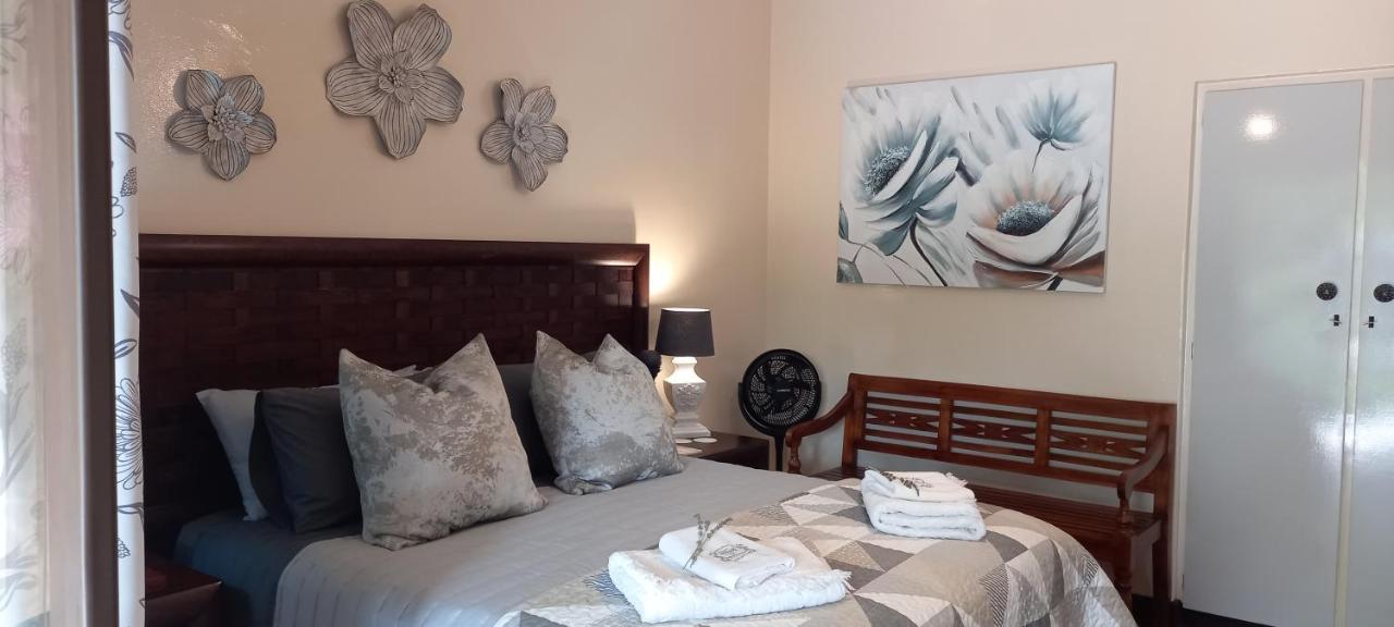 Mitat Guesthouse Beaufort West Exterior photo