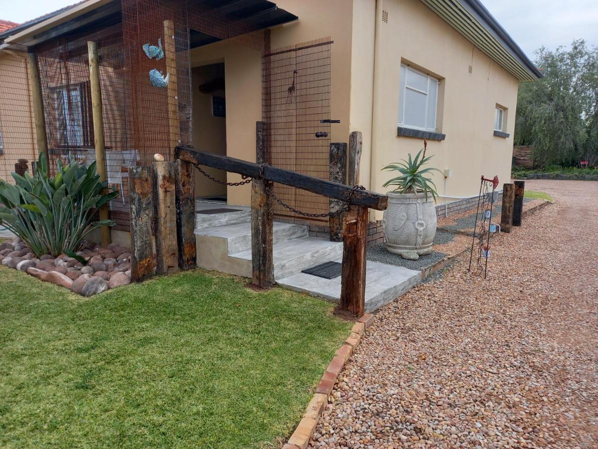 Mitat Guesthouse Beaufort West Exterior photo